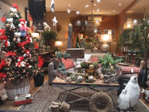 クリスマスツリー海外では、いつまで飾る？